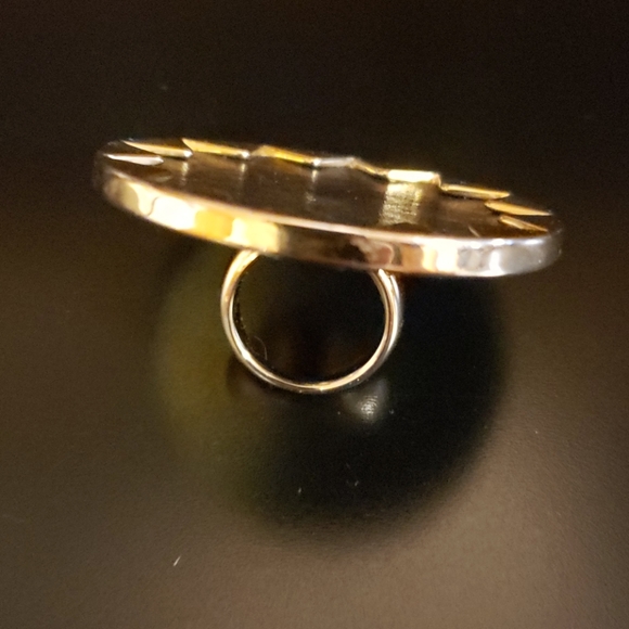 House of Harlow 1960 Sunburst Cocktail Ring - Picture 4 of 5